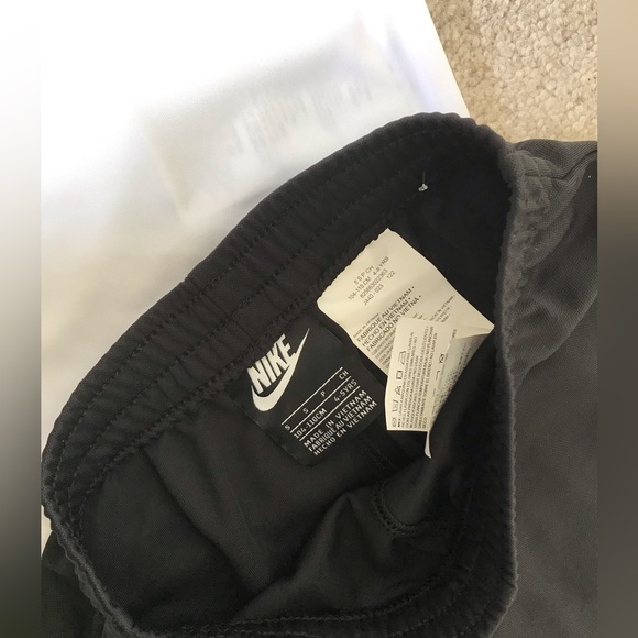 NIKE BOYS’ SIZE 5 TWO PIECE MADE SET - Picture 4 of 4